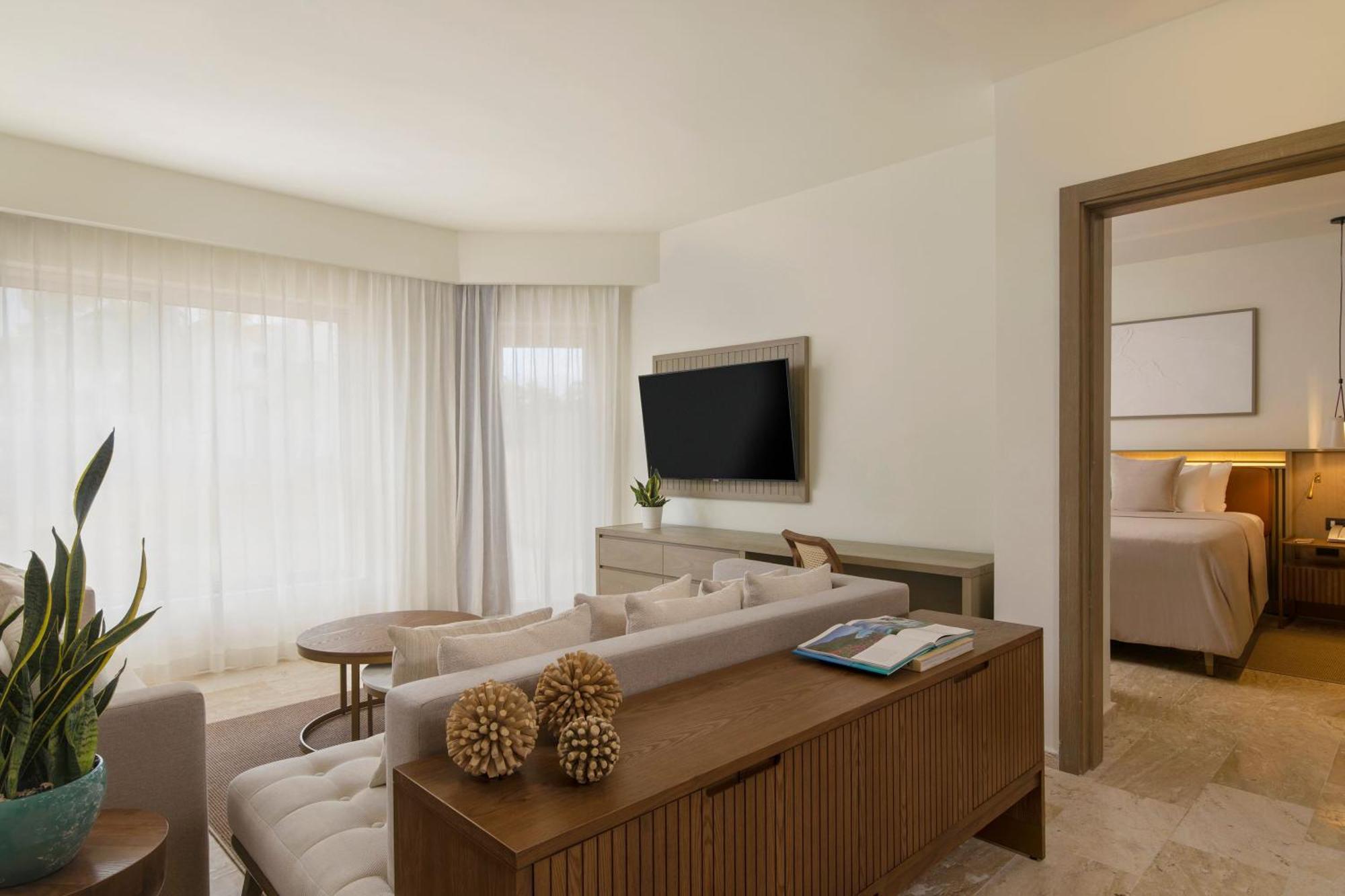 Master Suite Deluxe,1770469173:JPEG